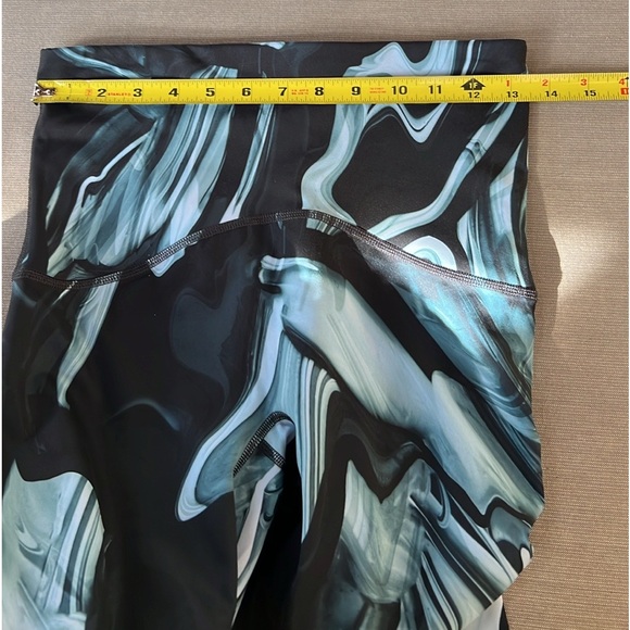 Spanx print leggings size Medium - Picture 7 of 10